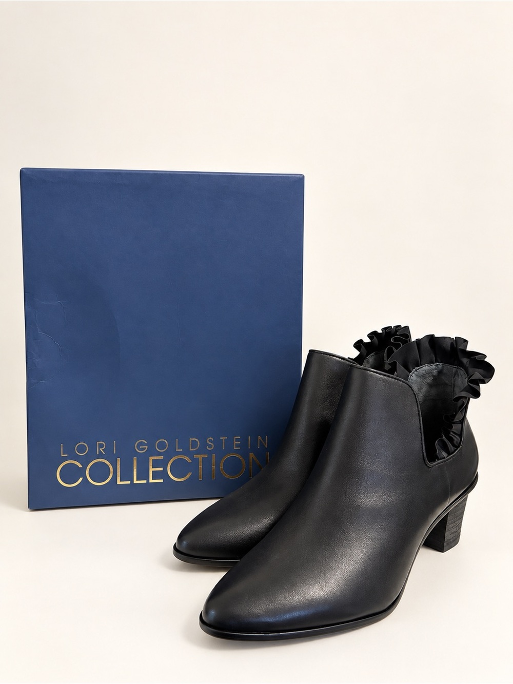 Lori Goldstein black leather ruffle booties